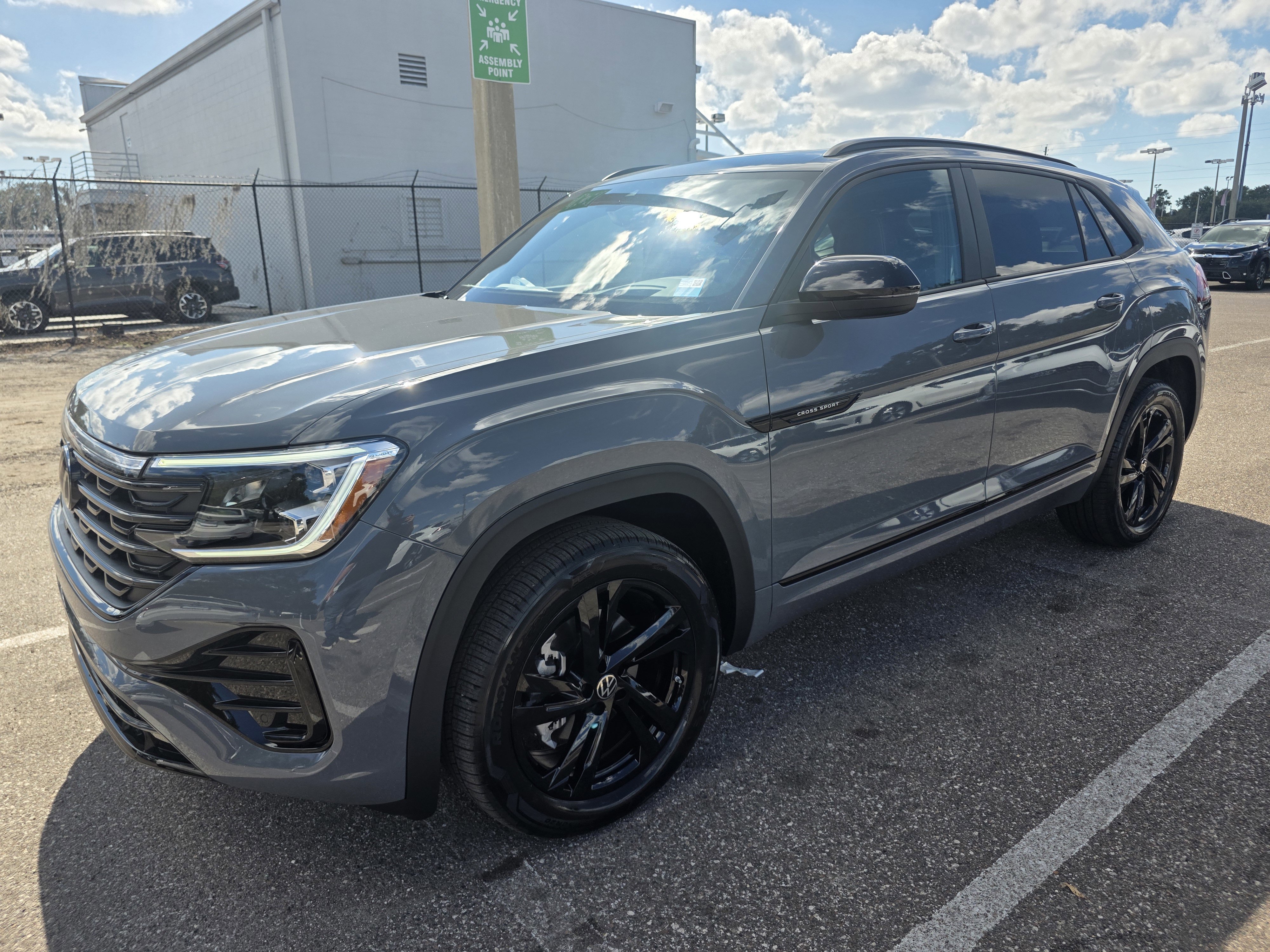 New 2026 Volkswagen Atlas Cross Sport SEL R-Line image 3