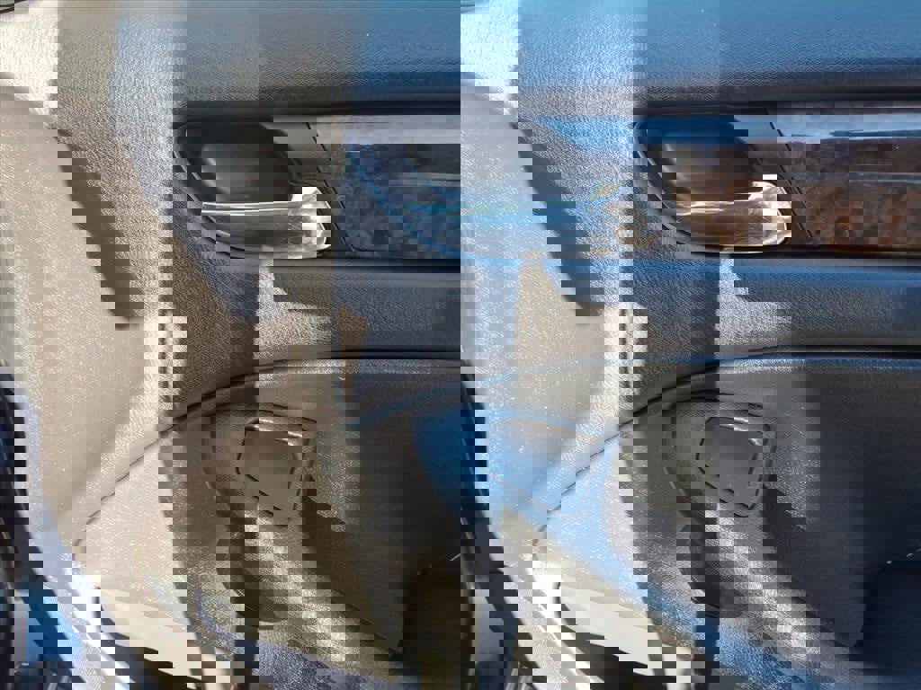 Used 2005 BMW 325i Sedan image 9