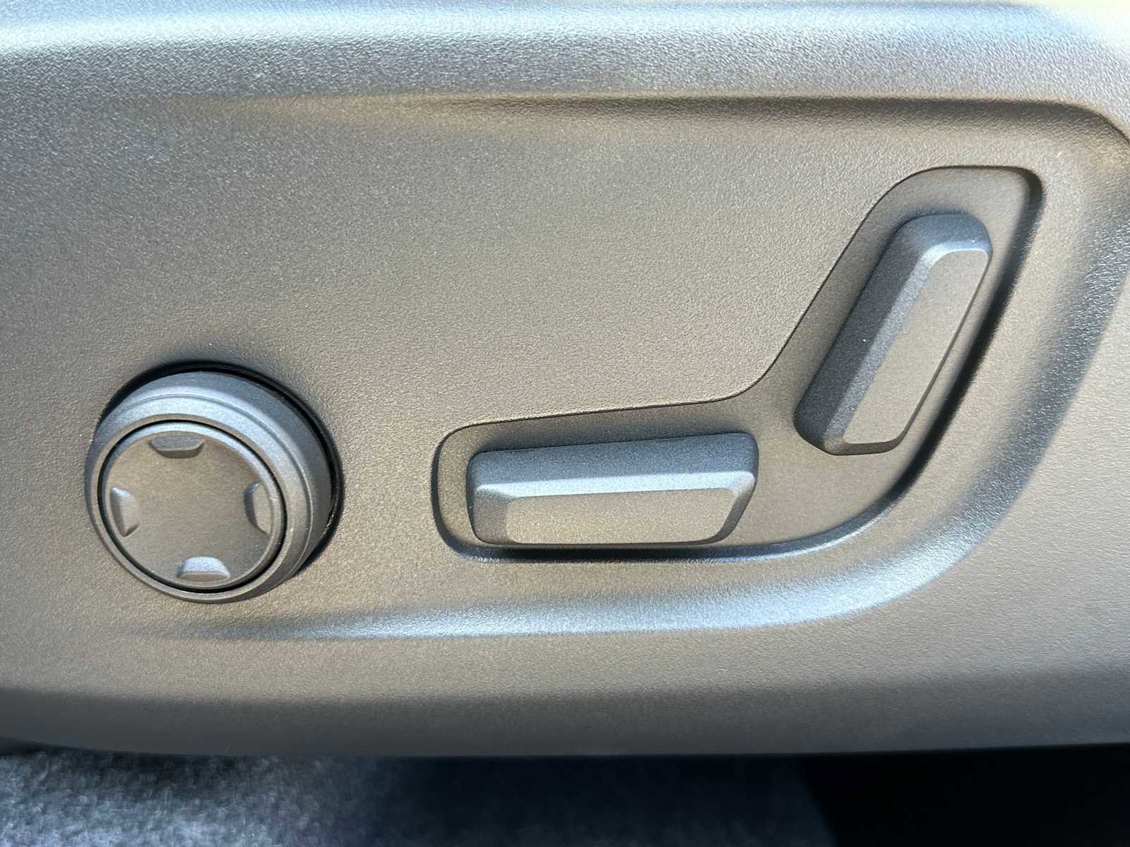 New 2025 Volvo XC40 B5 Ultra w/ Climate Package image 21