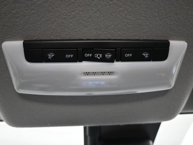 Used 2025 Nissan Versa S w/ Trunk Package FWD image 28
