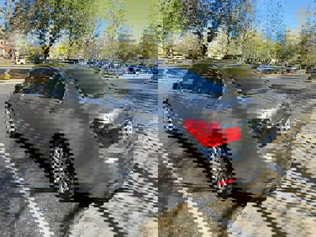 Used 2012 BMW 750i image 3