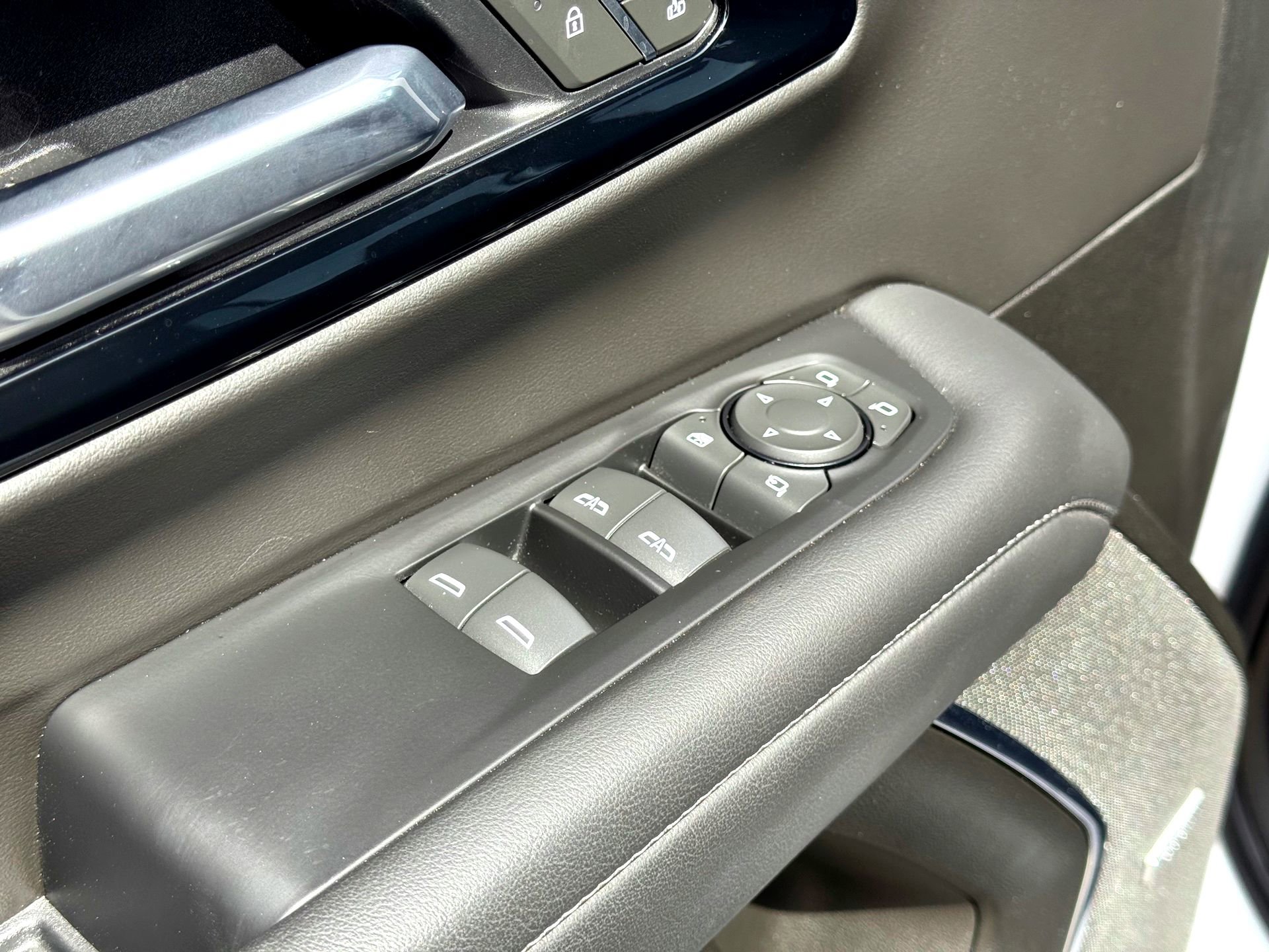 Used 2025 Chevrolet Tahoe LT w/ Comfort Package image 16