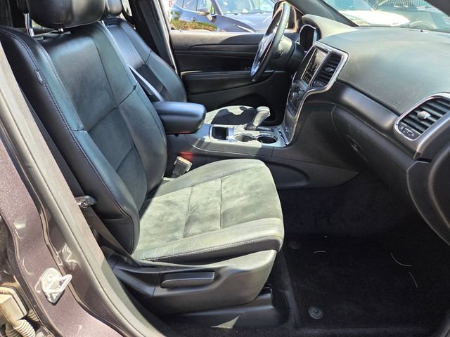 Used 2018 Jeep Grand Cherokee Altitude AWD/4WD image 16