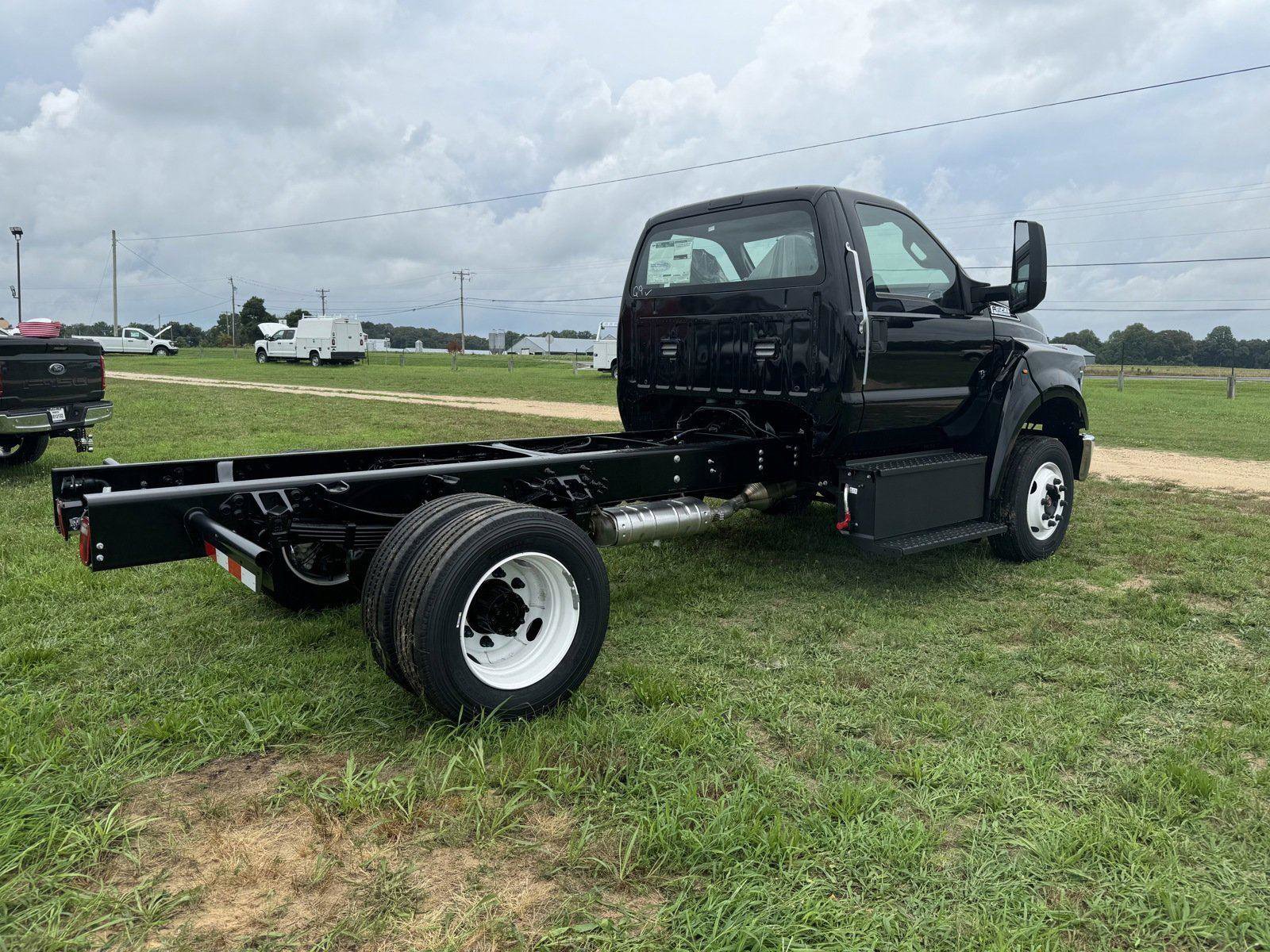New 2025 Ford F650 2WD Regular Cab Super Duty image 5