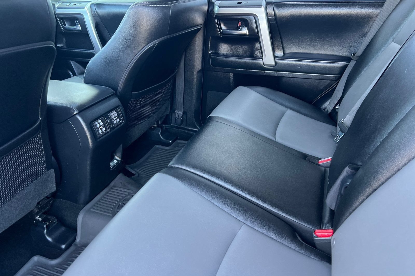 Used 2021 Toyota 4Runner SR5 Premium w/ Moonroof Package AWD/4WD image 13