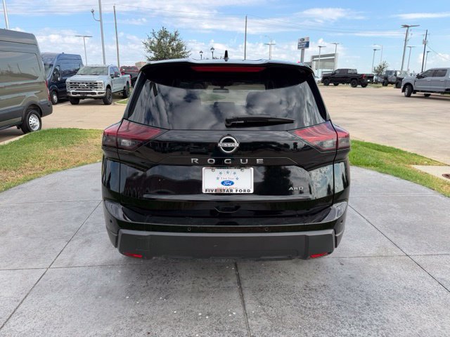 Used 2025 Nissan Rogue SV AWD/4WD image 6