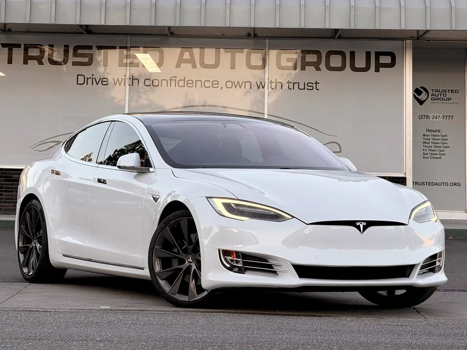 Used 2020 Tesla Model S Long Range Plus AWD/4WD image 2
