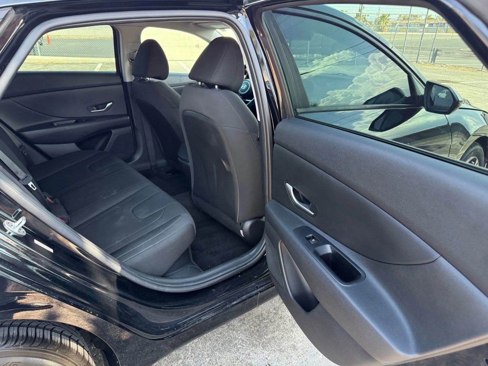 Used 2023 Hyundai Elantra Blue image 21