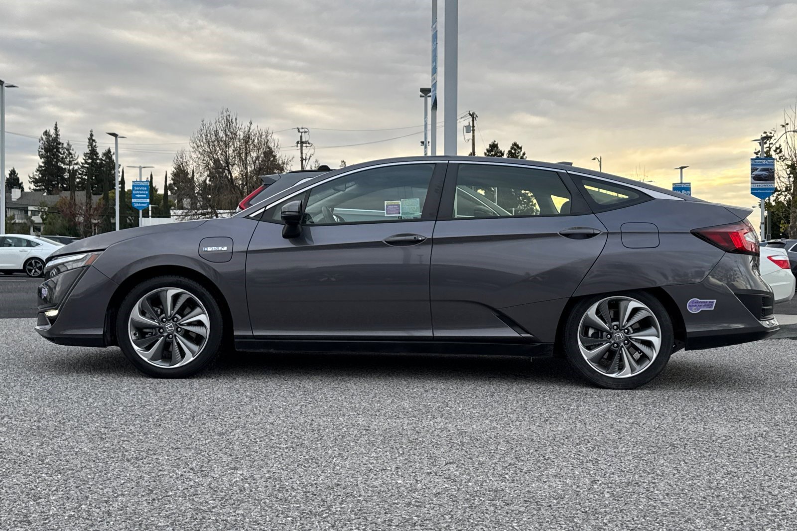 Used 2018 Honda Clarity Touring image 2