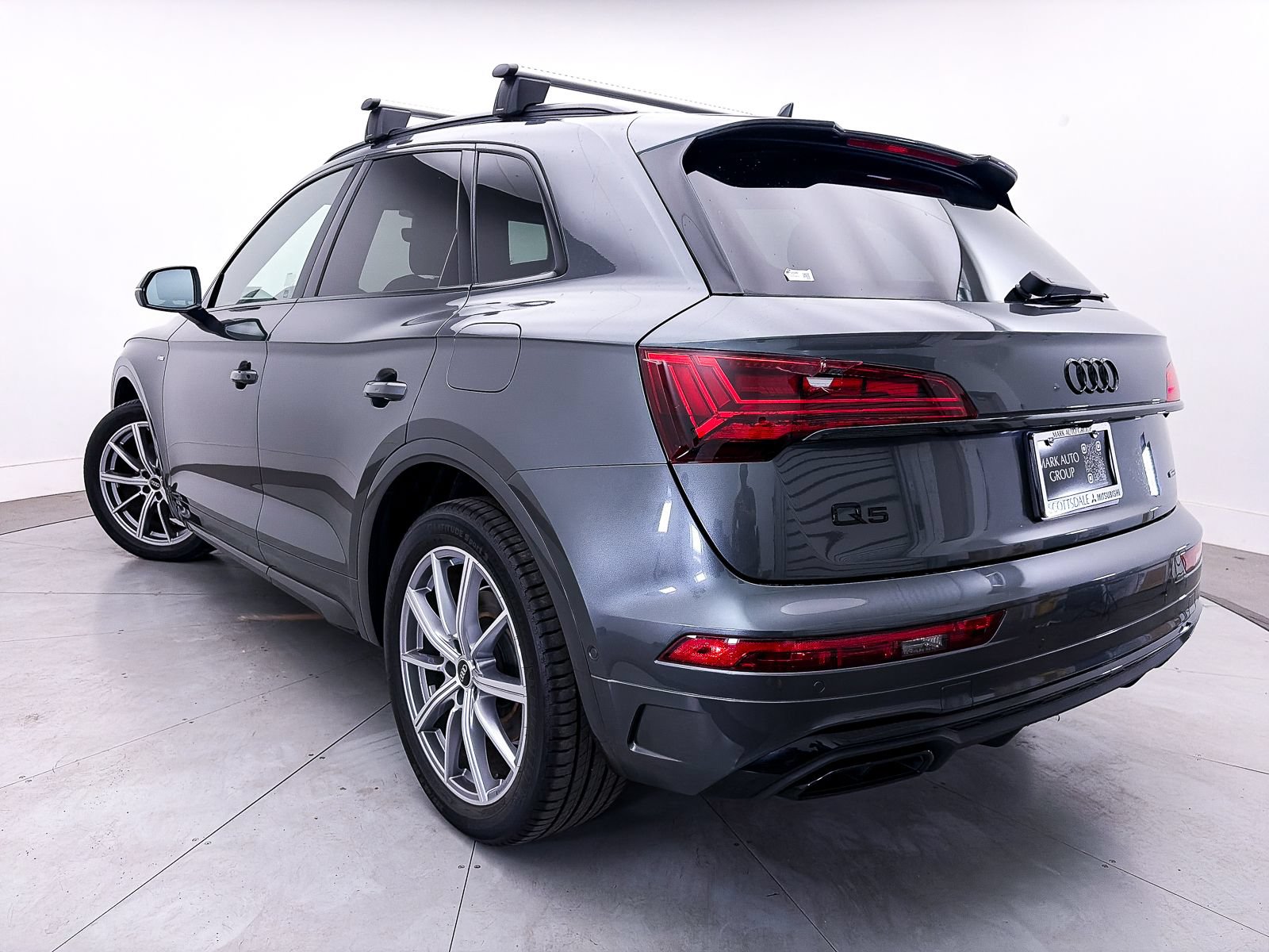 Used 2023 Audi Q5 e Prestige w/ Prestige Package AWD/4WD image 3