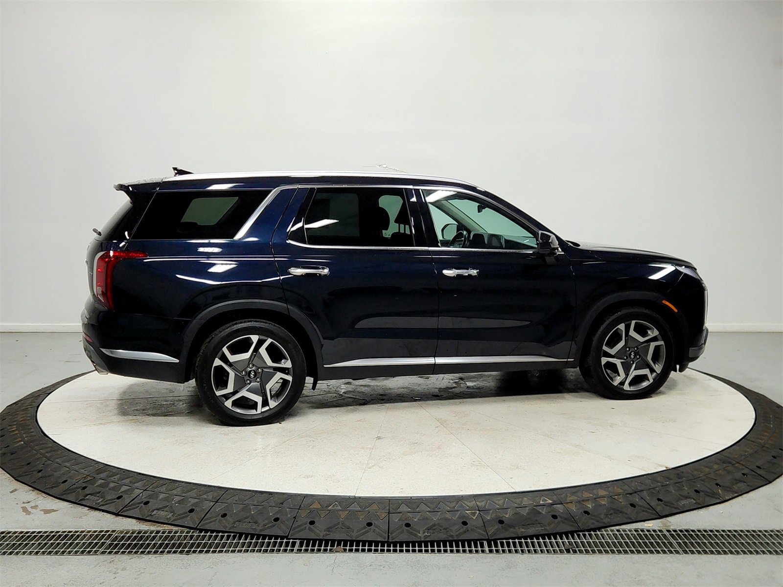 Used 2023 Hyundai Palisade Limited image 9