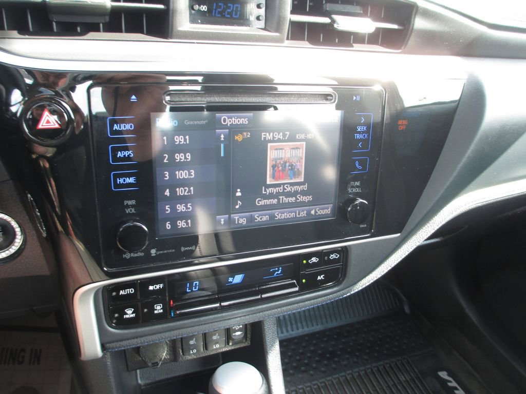 Used 2018 Toyota Corolla XSE image 24