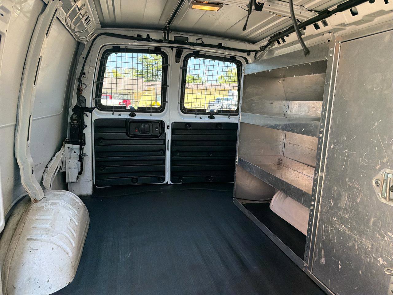 Used 2013 Chevrolet Express 1500 RWD image 16