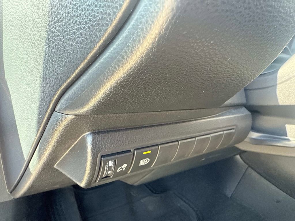 Used 2025 Toyota Corolla LE image 27