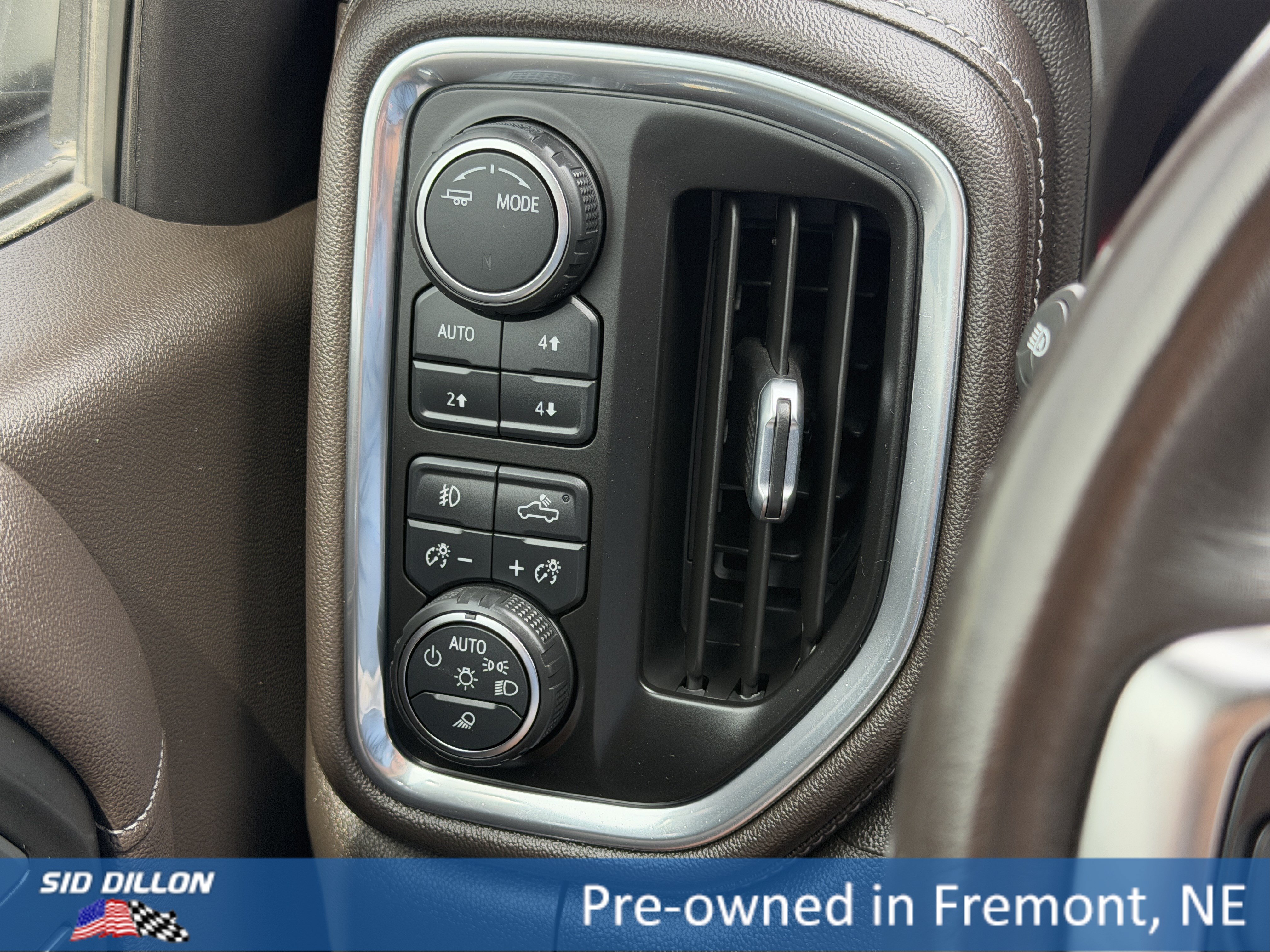 Used 2021 Chevrolet Silverado 1500 LTZ w/ LTZ Premium Package AWD/4WD image 14