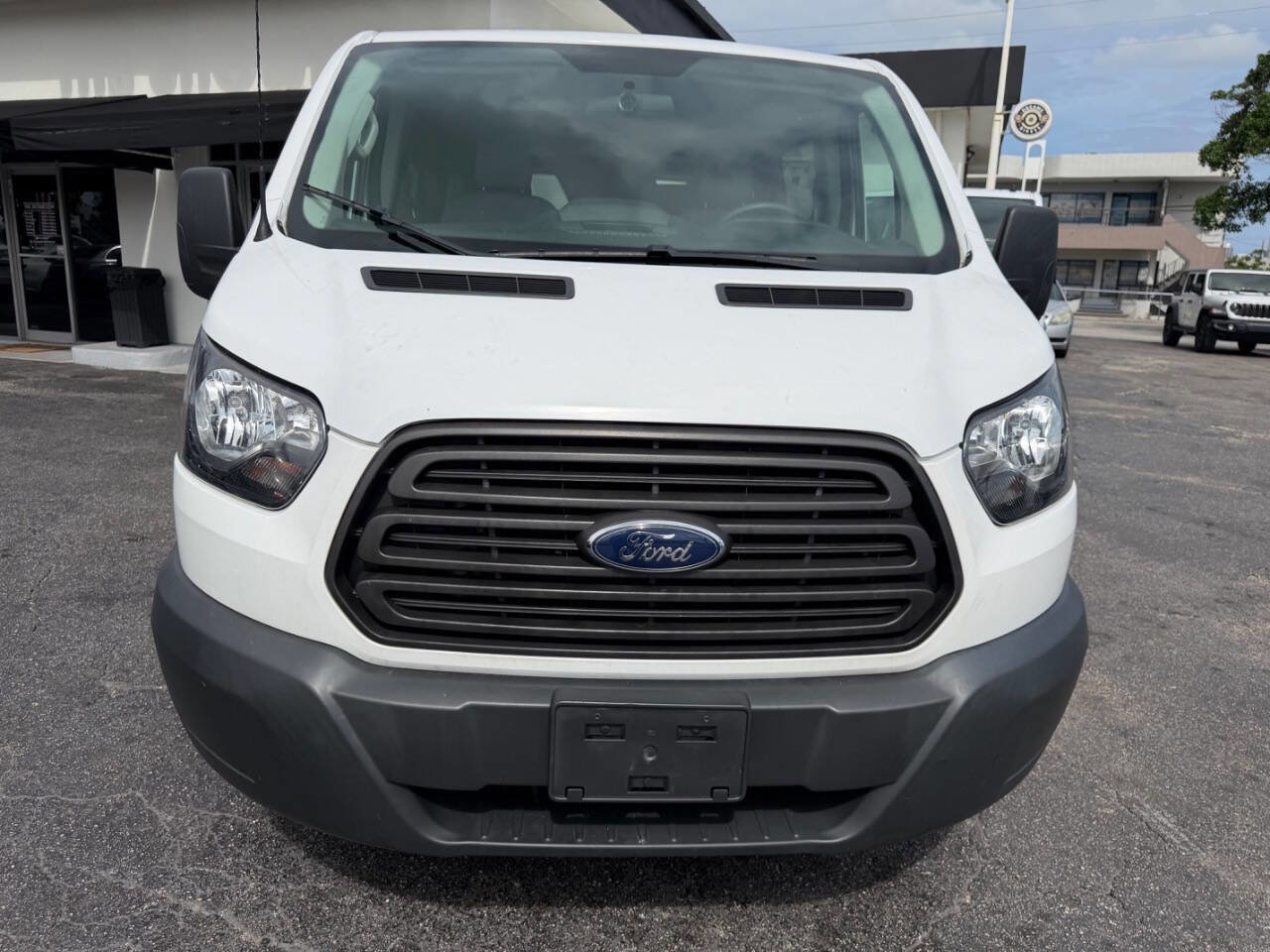Used 2017 Ford Transit 150 XL RWD image 8