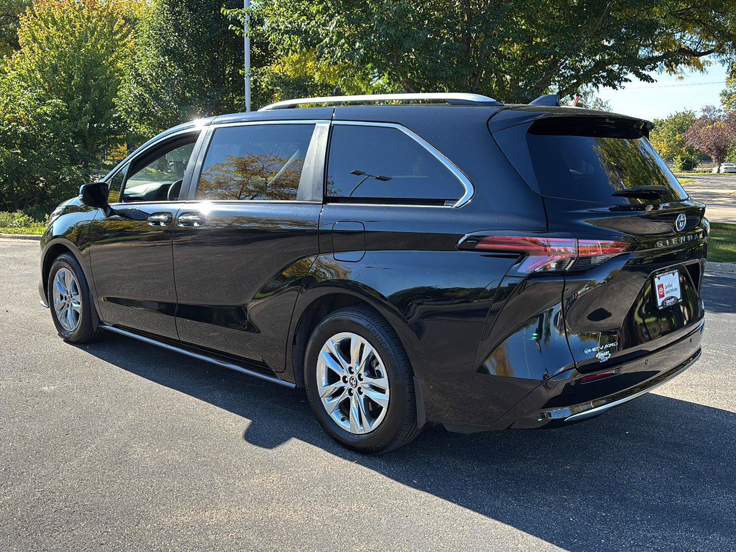 Used 2025 Toyota Sienna Limited AWD/4WD image 23