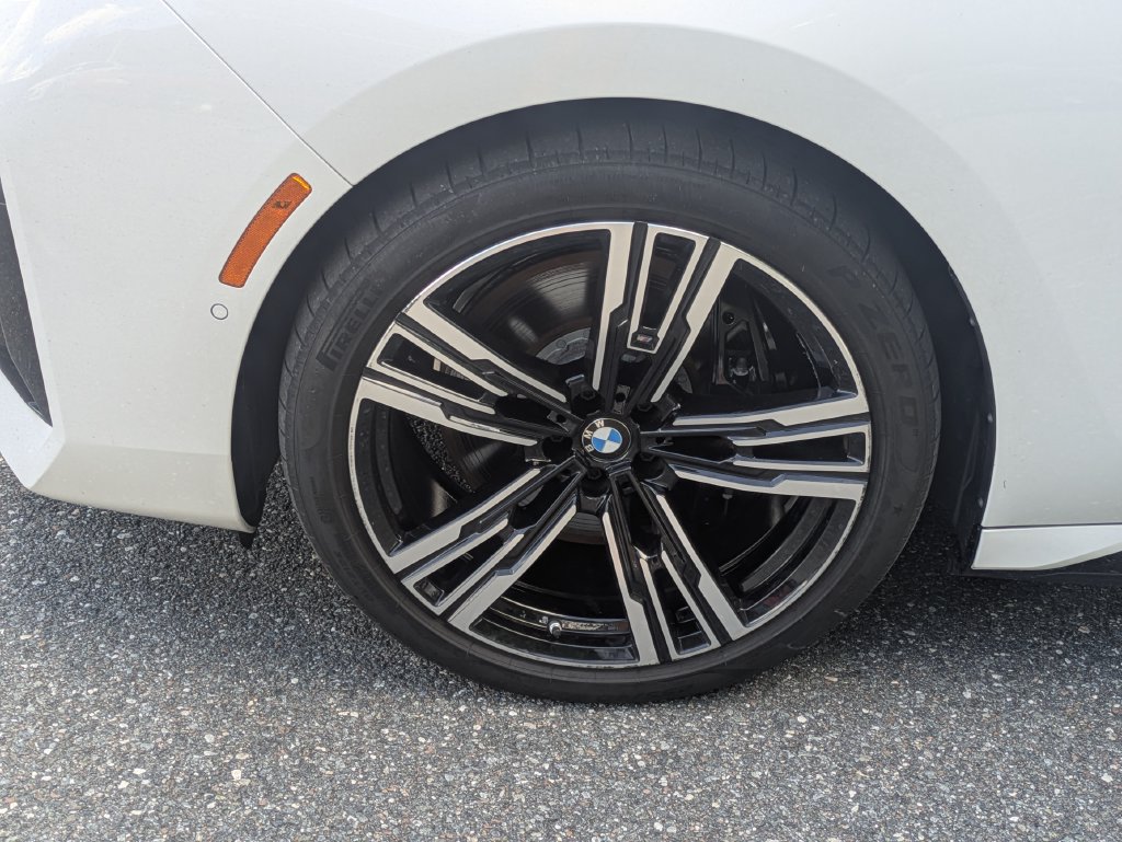 Used 2023 BMW i7 xDrive60 w/ Parking Assistance Package AWD/4WD image 14