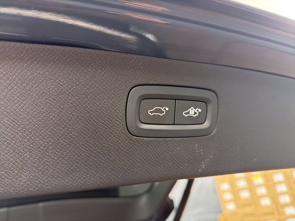 Used 2021 Volvo XC90 T6 Momentum w/ Climate Package image 39