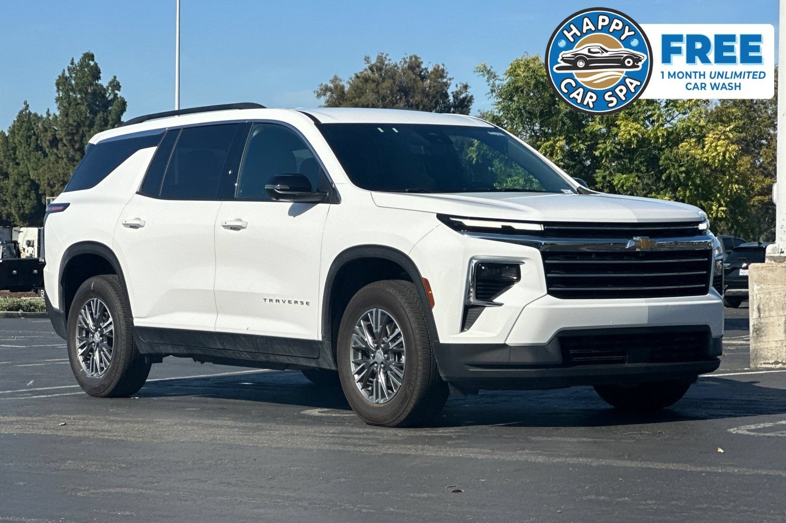 Used 2026 Chevrolet Traverse LT w/ Driver Confidence Package FWD image 1