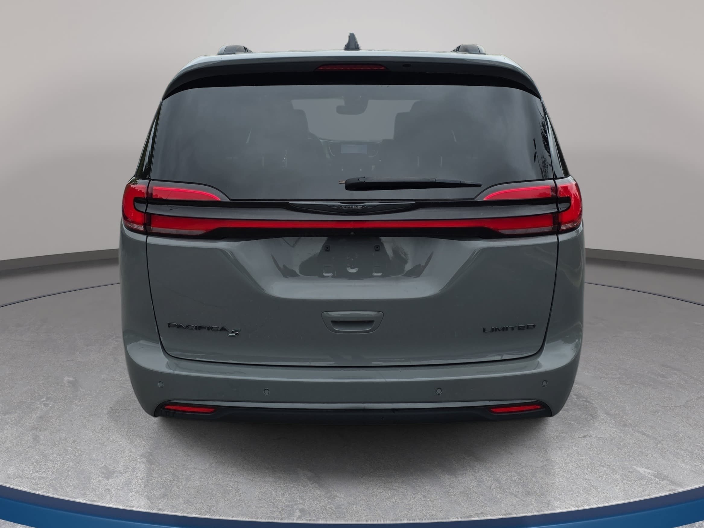 Used 2025 Chrysler Pacifica Limited FWD image 6
