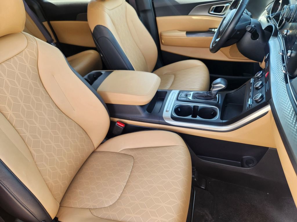 Certified 2024 Kia Carnival LX image 17