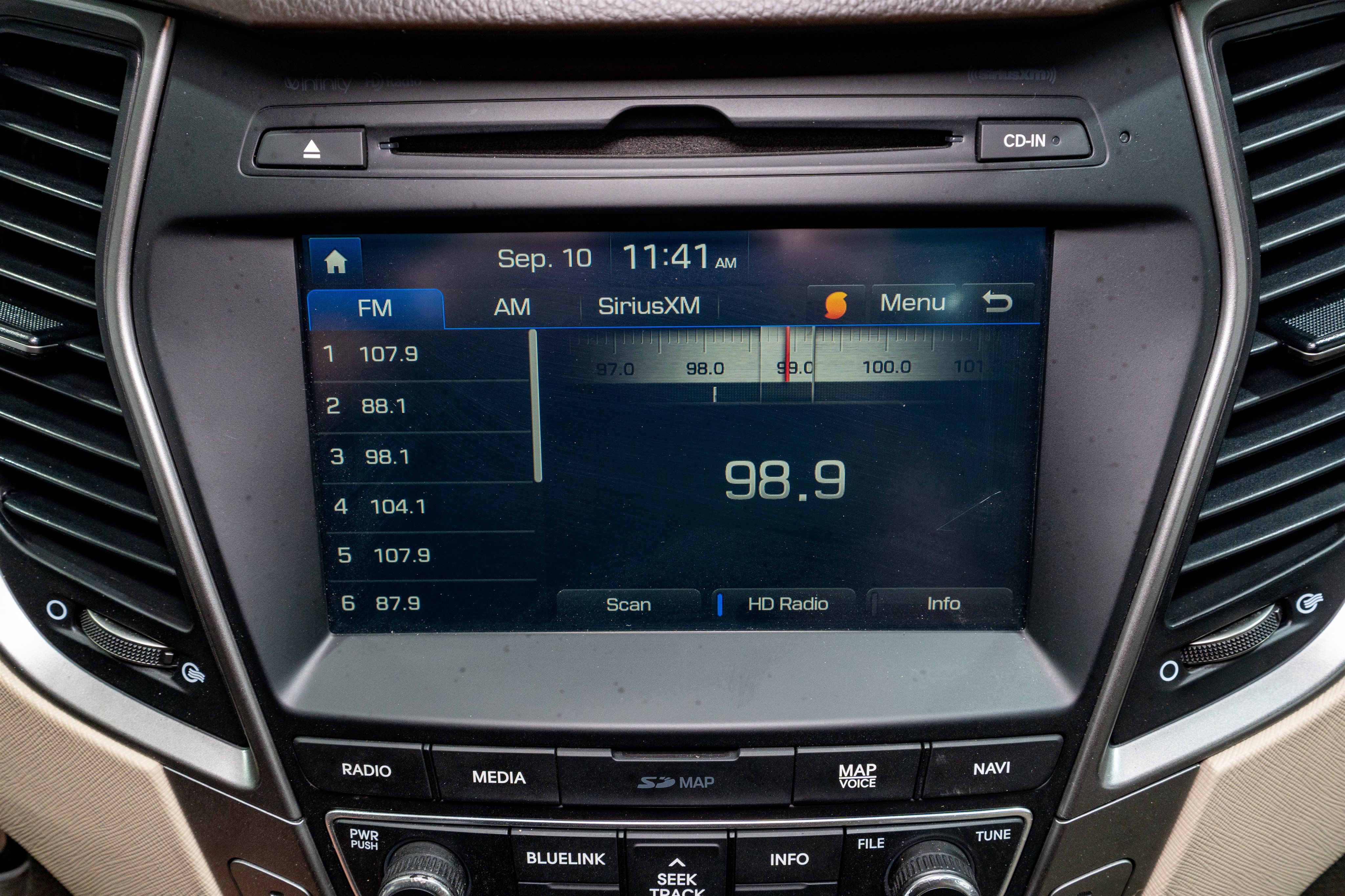 Used 2017 Hyundai Santa Fe Sport FWD image 19