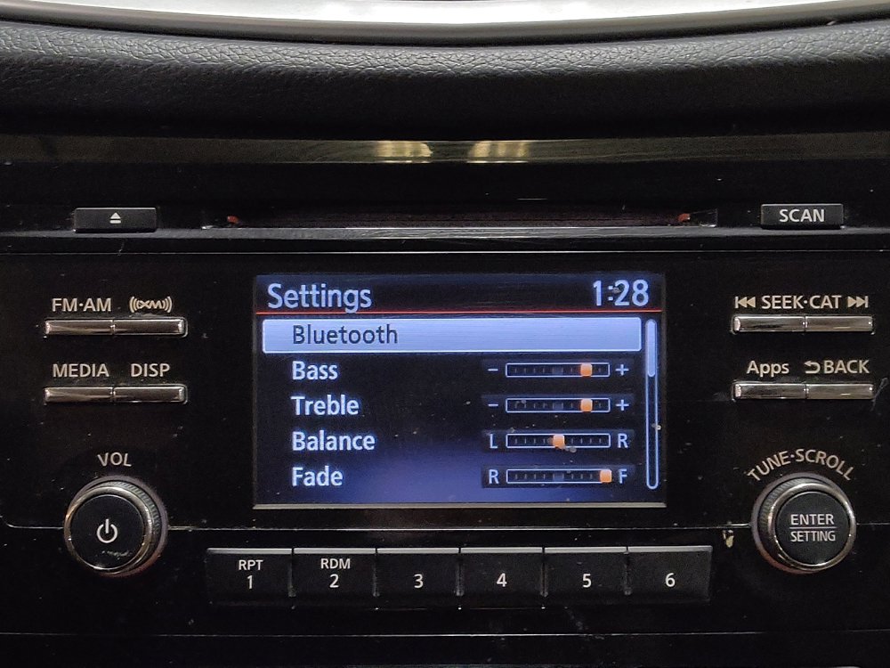 Used 2015 Nissan Rogue SV FWD image 25