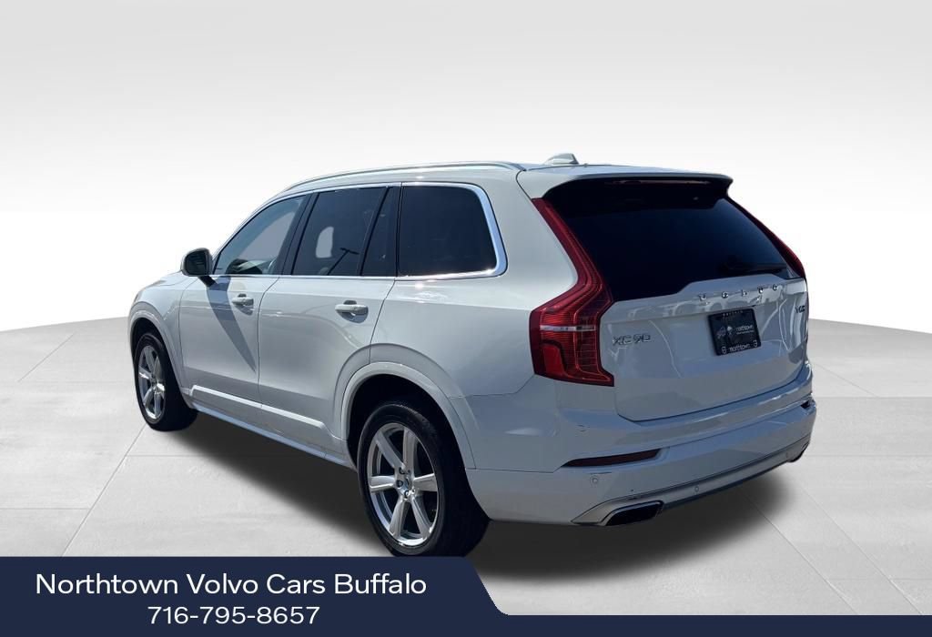 Used 2021 Volvo XC90 T6 Momentum AWD/4WD image 3
