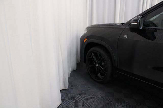 New 2025 Volkswagen Tiguan SE R-Line image 22