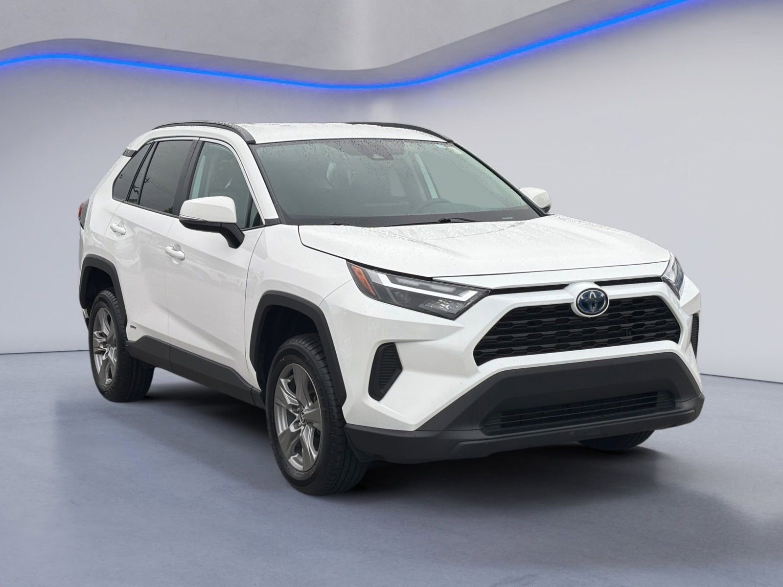 Used 2023 Toyota RAV4 XLE AWD/4WD image 4
