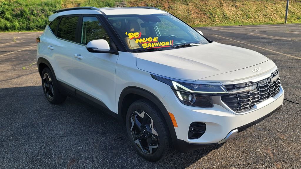 Used 2025 Kia Seltos EX w/ EX Sunroof Package FWD image 2