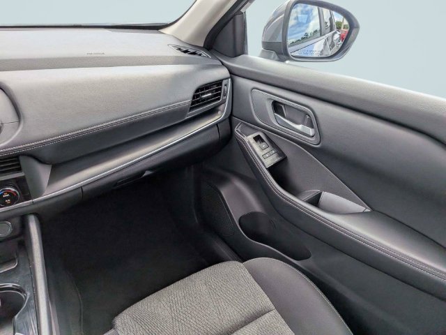 Used 2025 Nissan Rogue SV AWD/4WD image 16