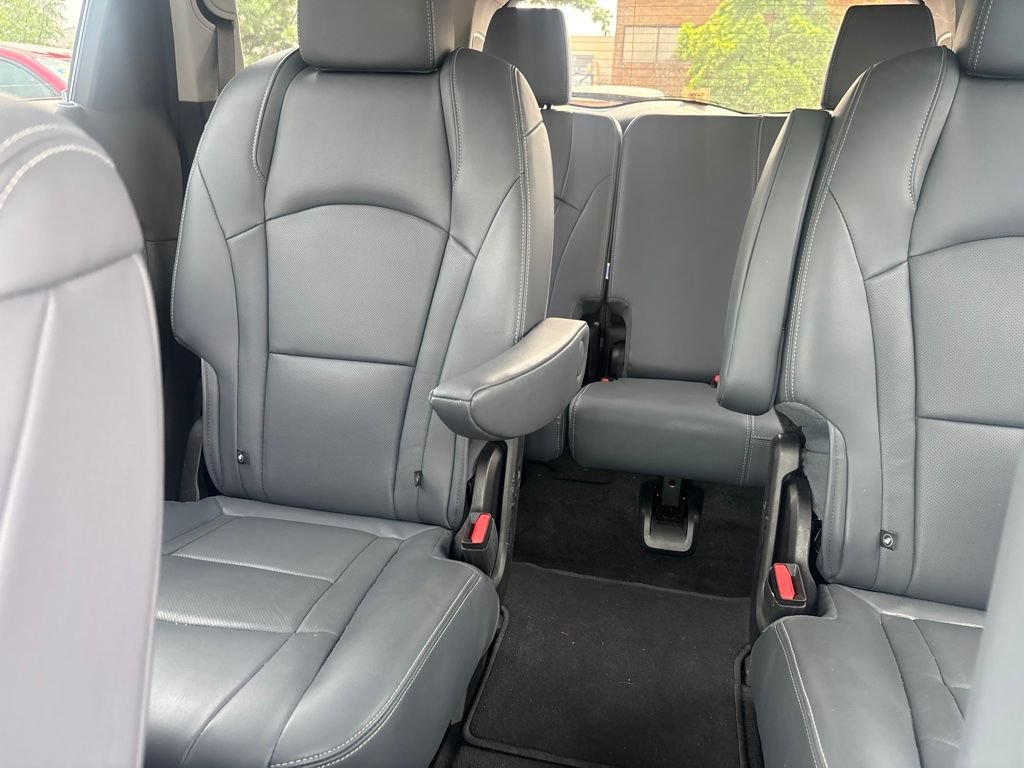 Used 2020 Buick Enclave Premium w/ Sun and Sites Package FWD image 10