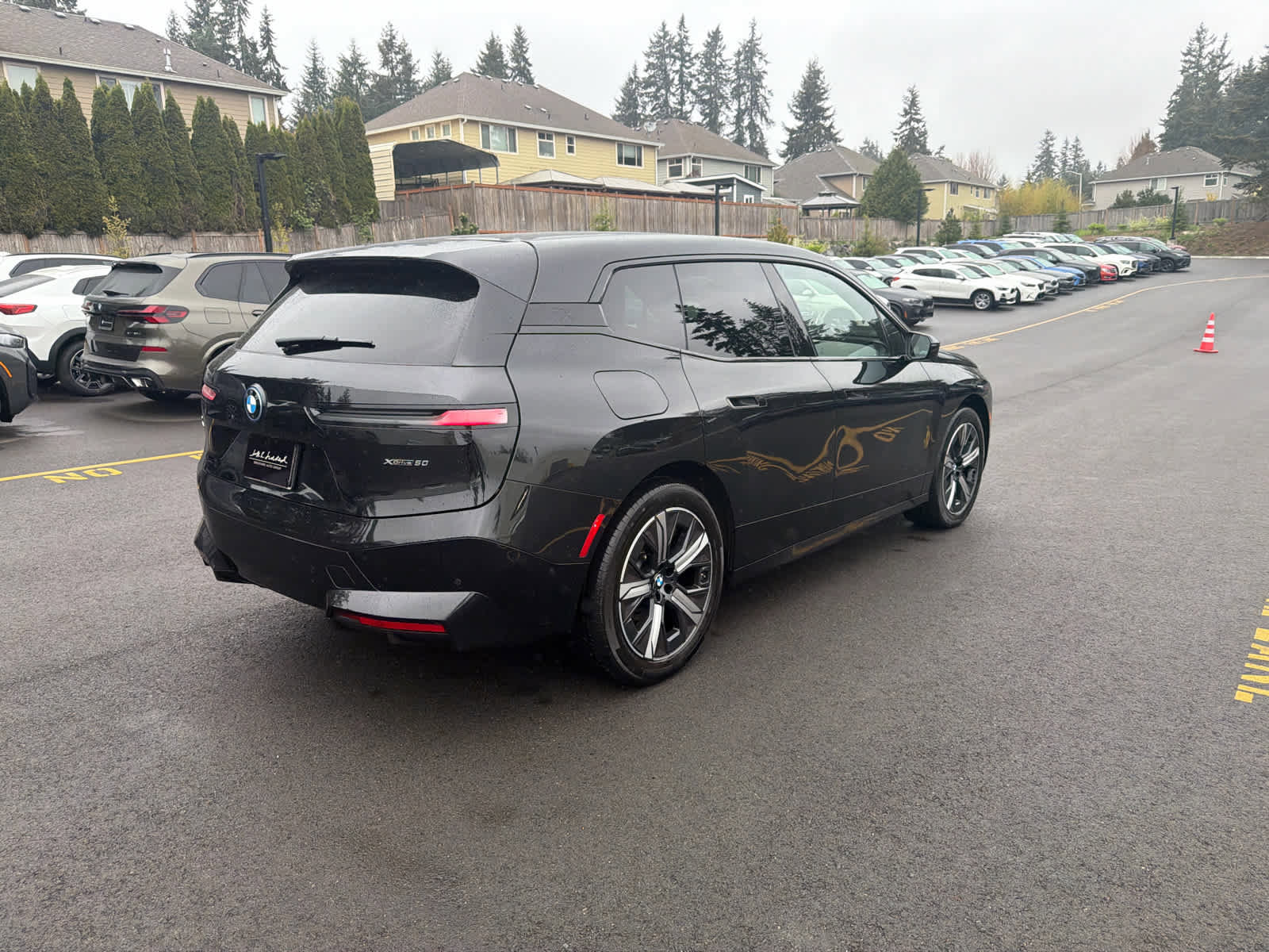 Used 2024 BMW iX xDrive50 w/ Sport Package AWD/4WD image 4