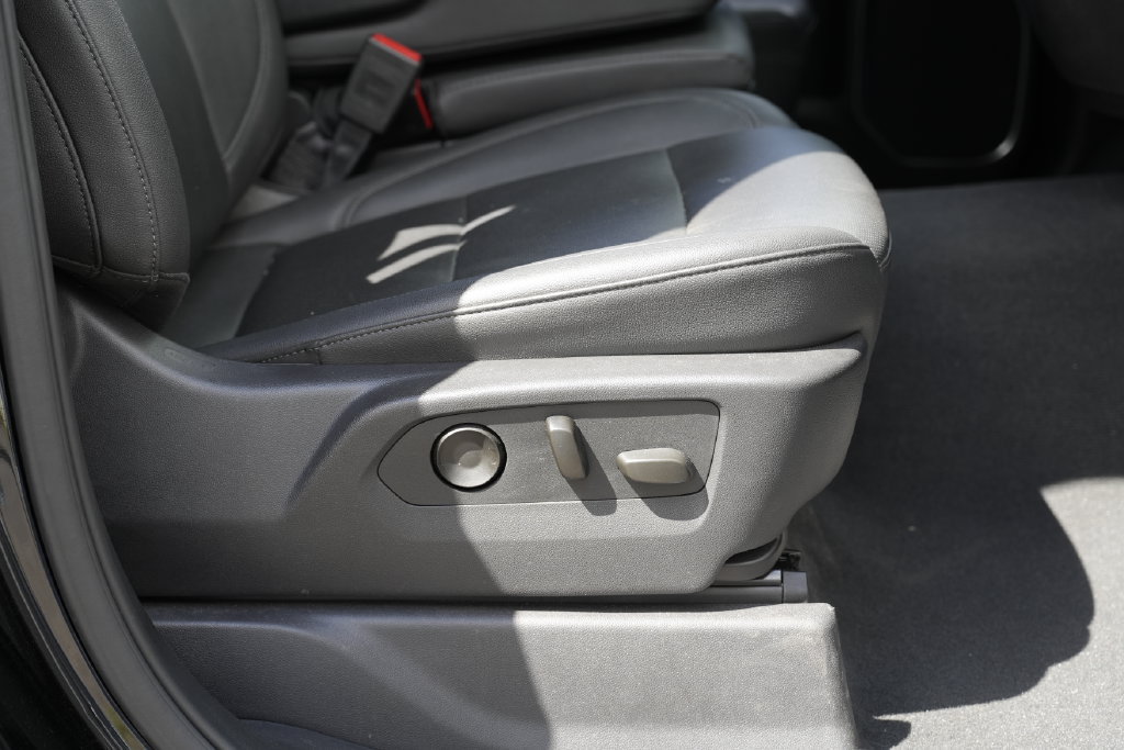 Used 2025 GMC Sierra 1500 SLT AWD/4WD image 33
