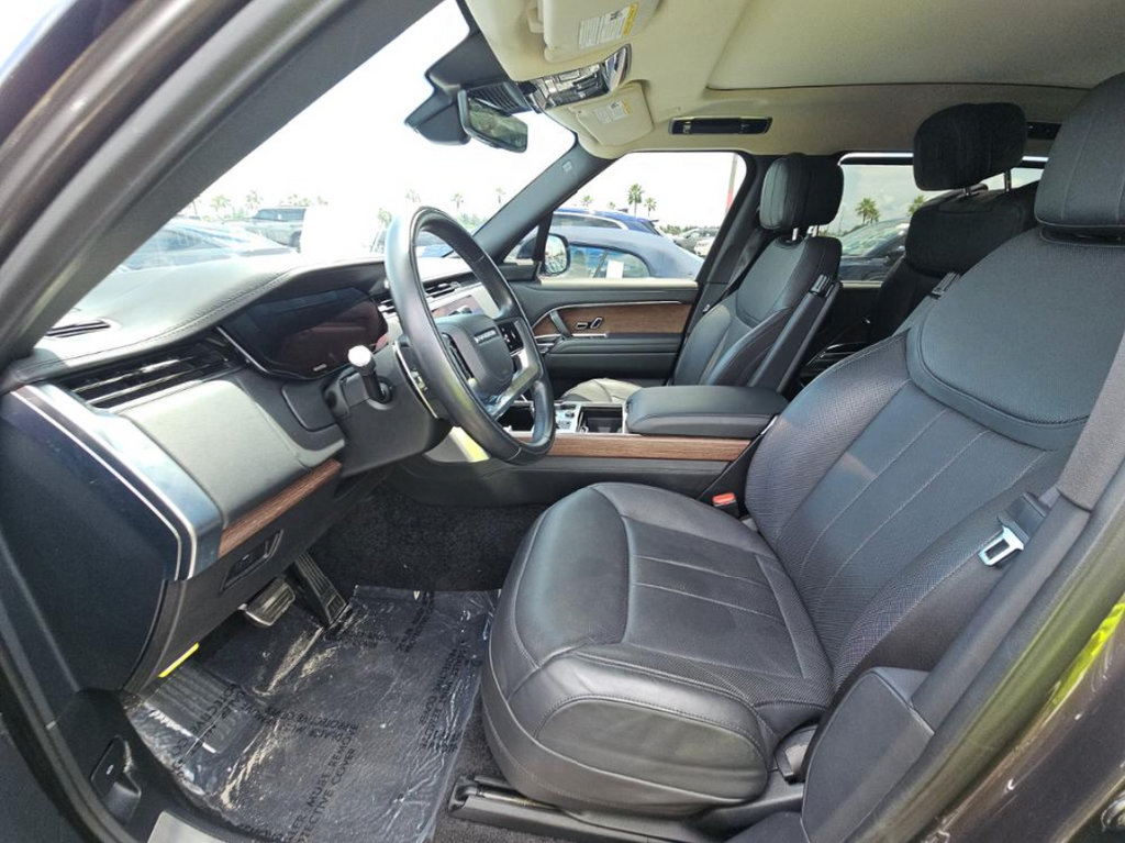 Used 2022 Land Rover Range Rover Long Wheelbase SE AWD/4WD image 4
