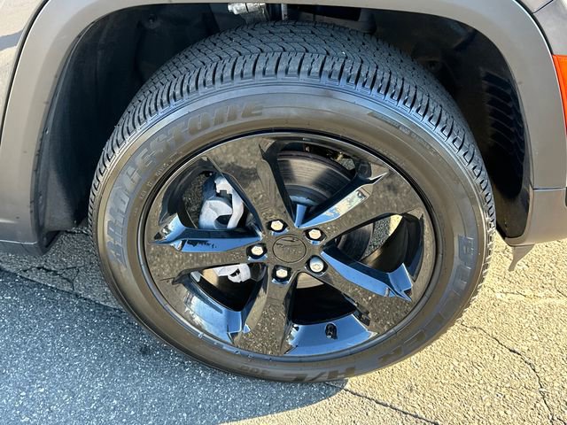 Used 2025 Jeep Grand Cherokee Altitude image 7