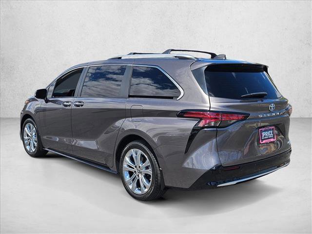 Used 2024 Toyota Sienna Platinum FWD image 8