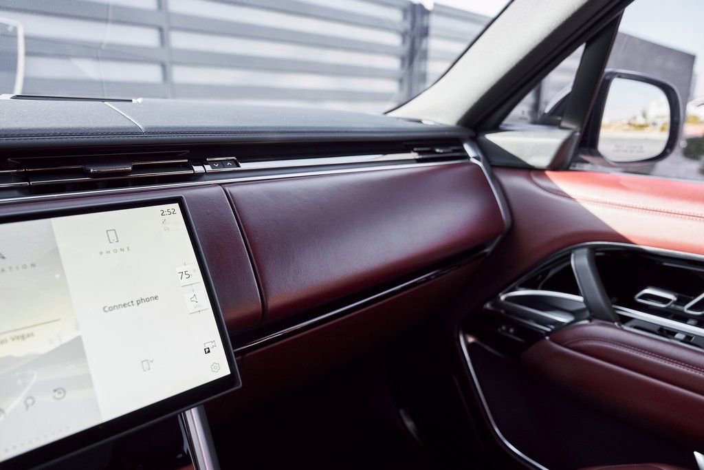 Used 2025 Land Rover Range Rover SE image 73