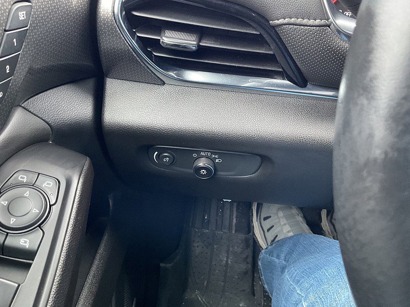 Used 2023 Chevrolet Traverse Premier image 29