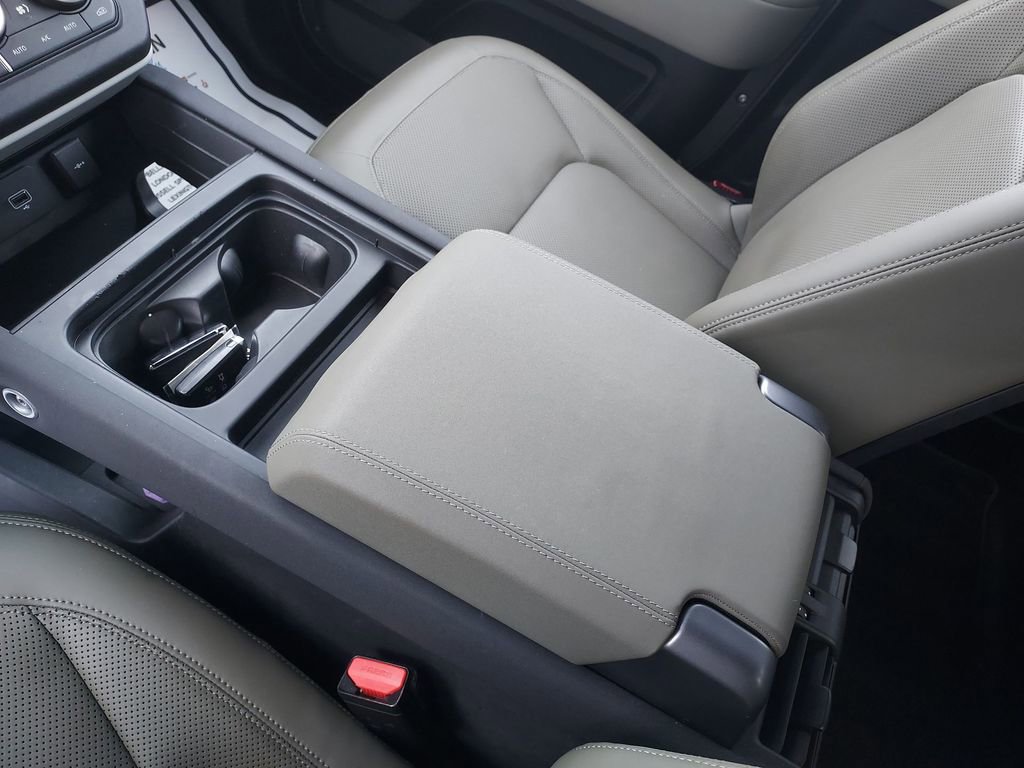 Used 2023 Land Rover Defender 90 X-Dynamic SE image 27