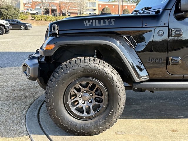 Used 2023 Jeep Gladiator Willys image 11