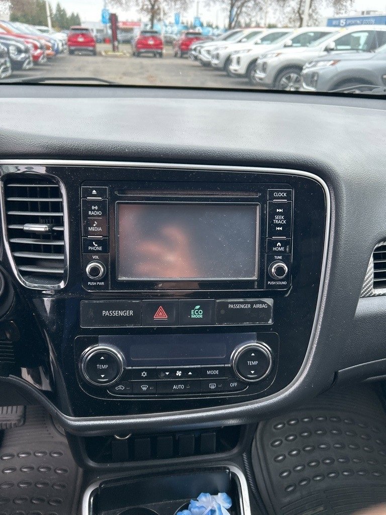 Used 2017 Mitsubishi Outlander ES image 17