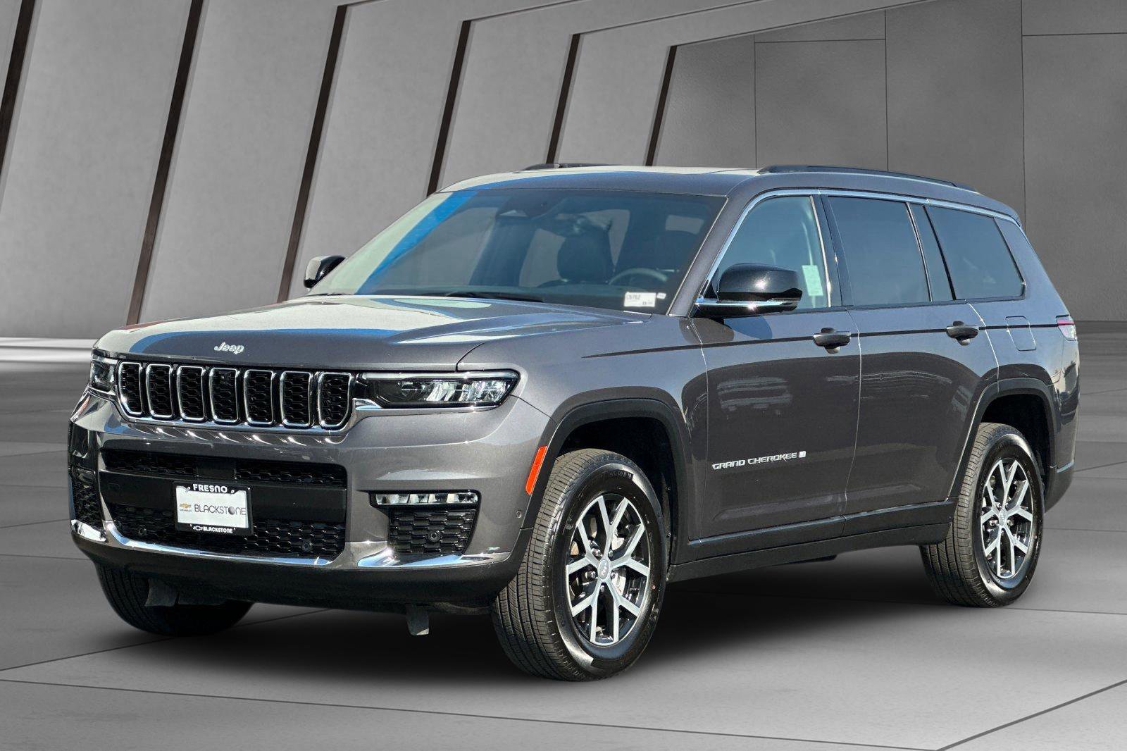 Used 2024 Jeep Grand Cherokee L Limited w/ Luxury Tech Group II image 8