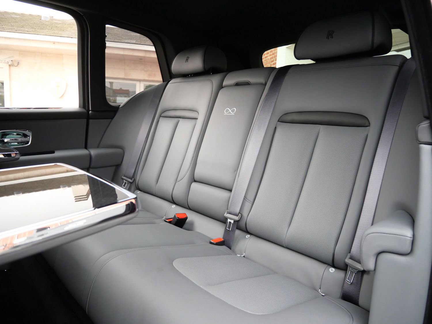 New 2025 Rolls-Royce Cullinan Black Badge image 8