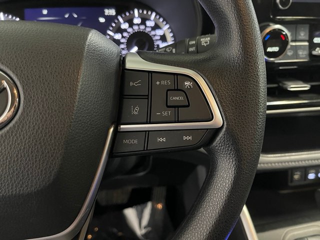 Used 2023 Toyota Highlander L FWD image 25