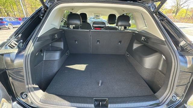 Used 2025 Volkswagen Tiguan SE AWD/4WD image 36