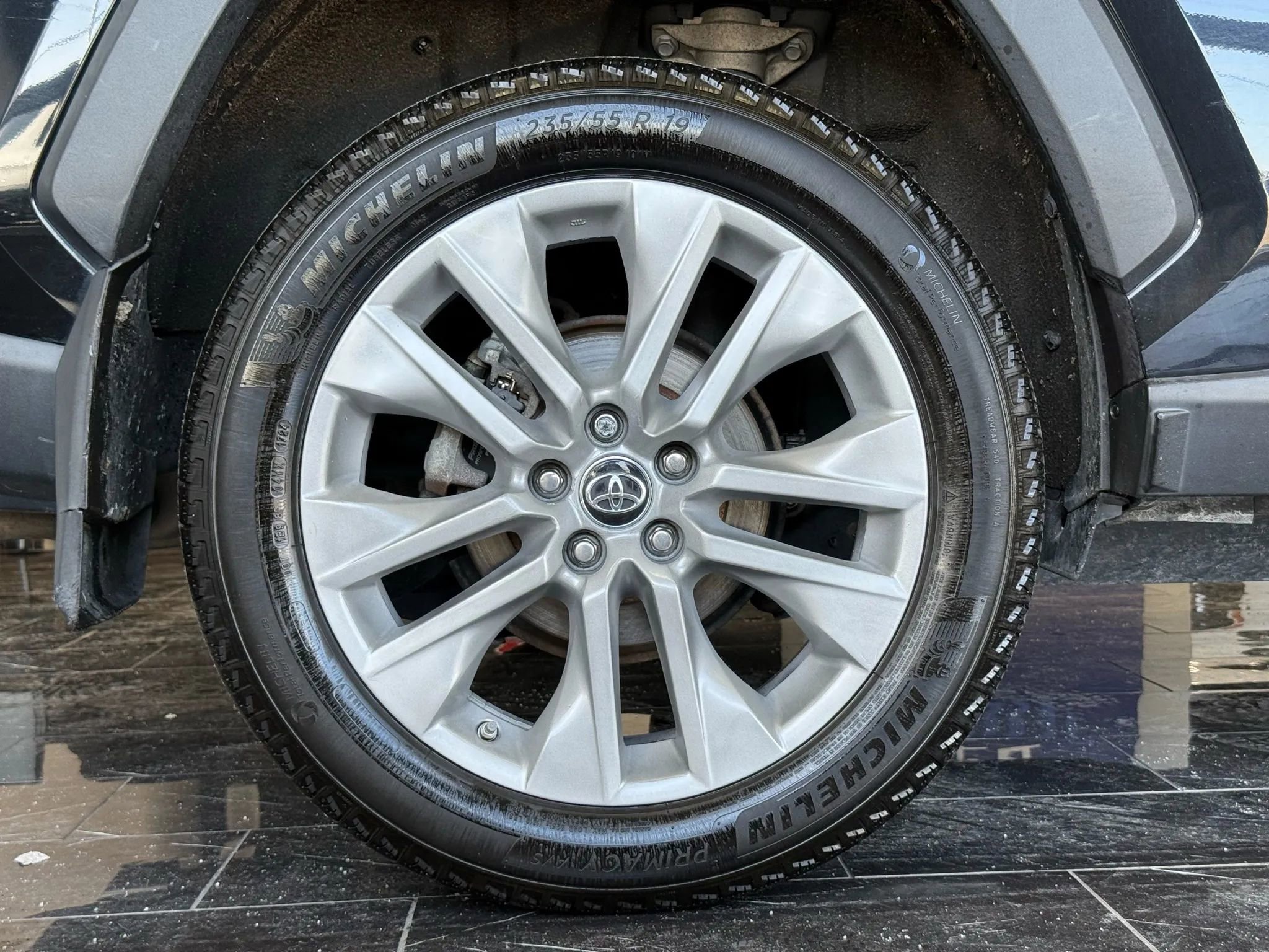 Used 2019 Toyota RAV4 Limited w/ Advanced Technology Package image 34