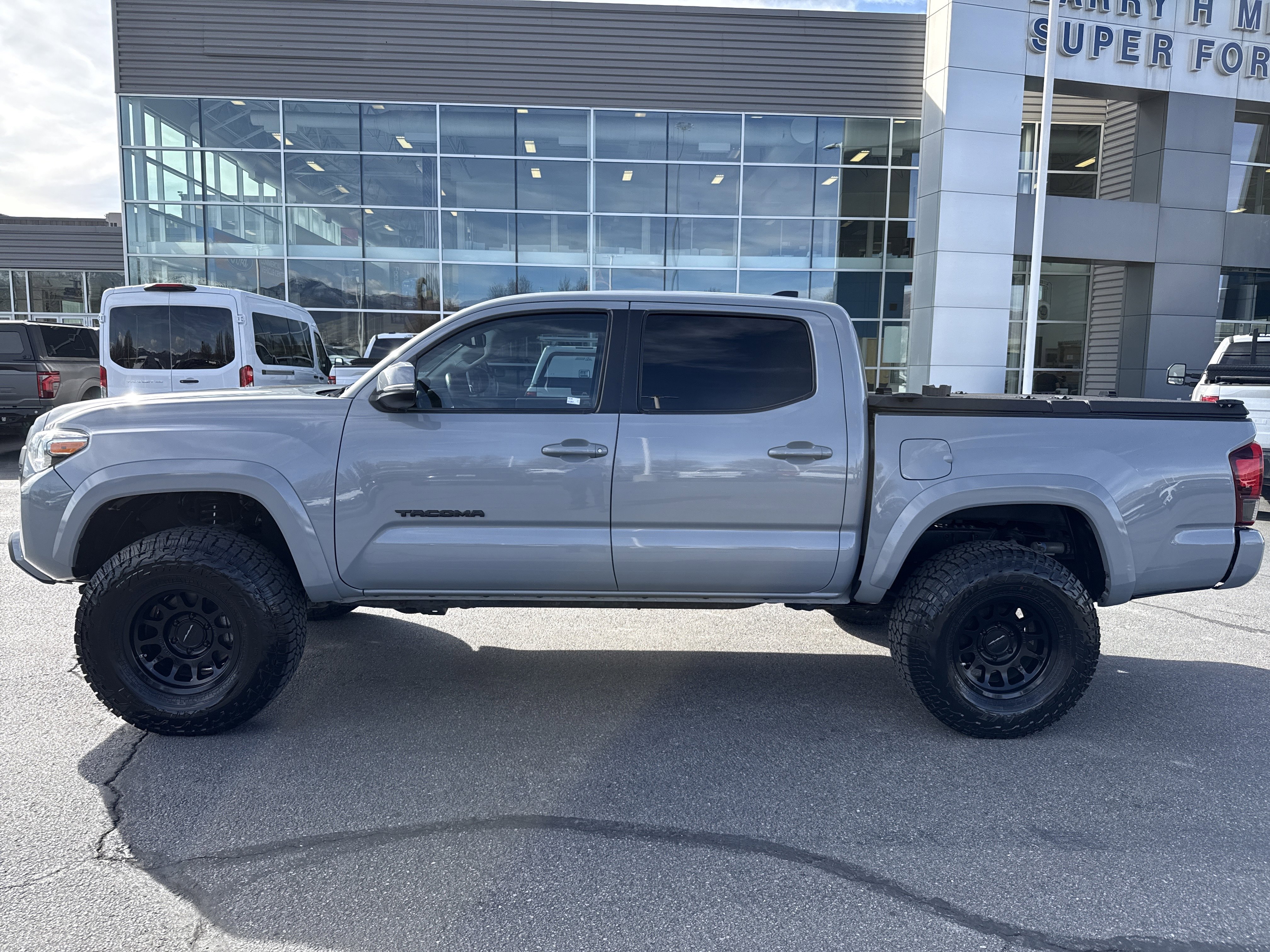 Used 2020 Toyota Tacoma SR5 image 2